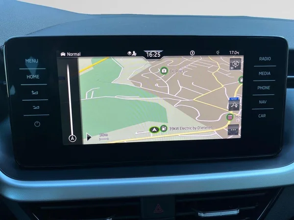 SKODA Kamiq (2024) — foto 4 van 16