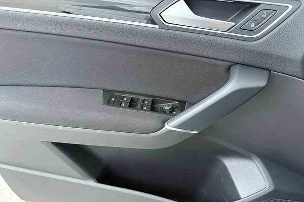 Volkswagen Touran (2019) — foto 8 van 20