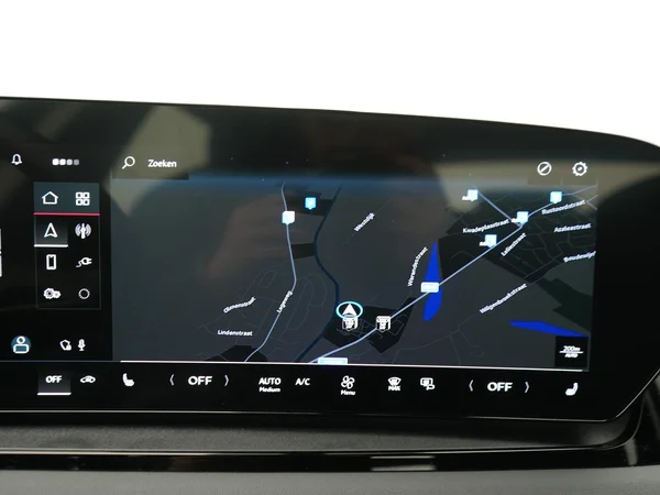 AUDI Q6 Sportback e-tron (2025) — foto 17 van 32