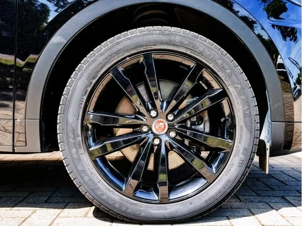 Jaguar E-PACE (2023) — foto 2 van 29
