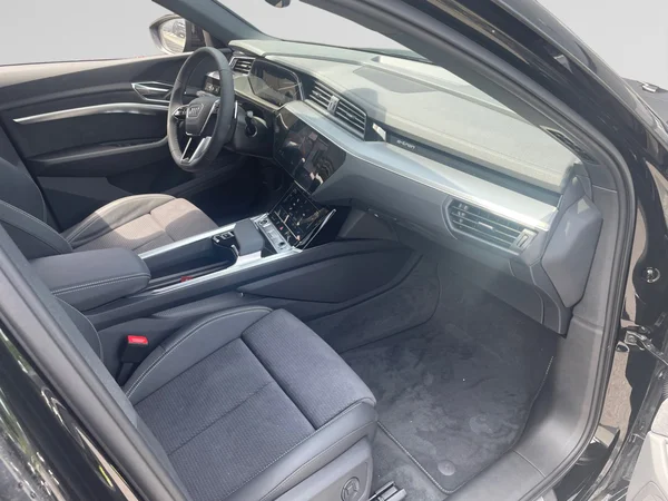 AUDI Q8 e-tron Sportback (2025) — foto 8 van 21
