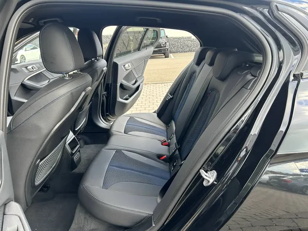 Bmw 118 (2024) — foto 9 van 22
