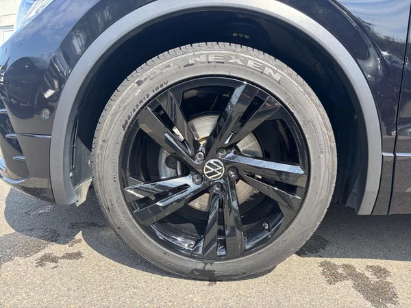 VOLKSWAGEN Tiguan (2023) — foto 18 van 22