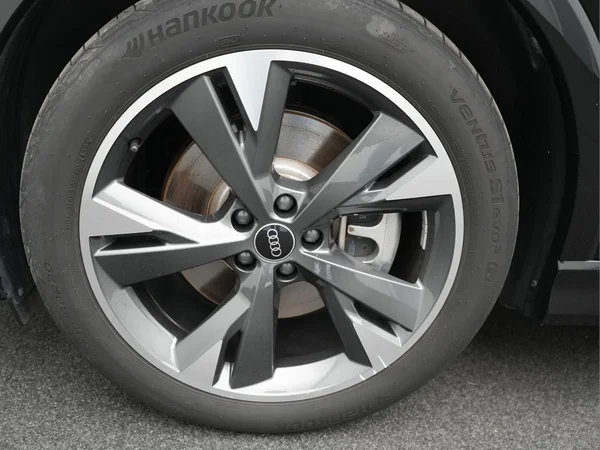 AUDI Q4 e-tron (2025) — foto 5 van 30