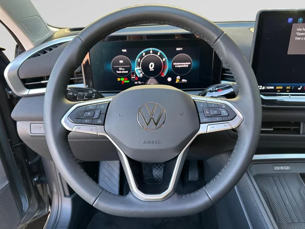 VOLKSWAGEN T-Roc (2026) — foto 2 van 20