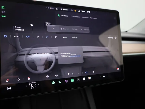 Tesla Model Y (2024) — foto 18 van 46