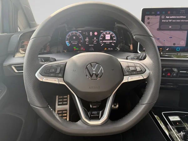 VOLKSWAGEN Golf VIII (2026) — foto 2 van 16