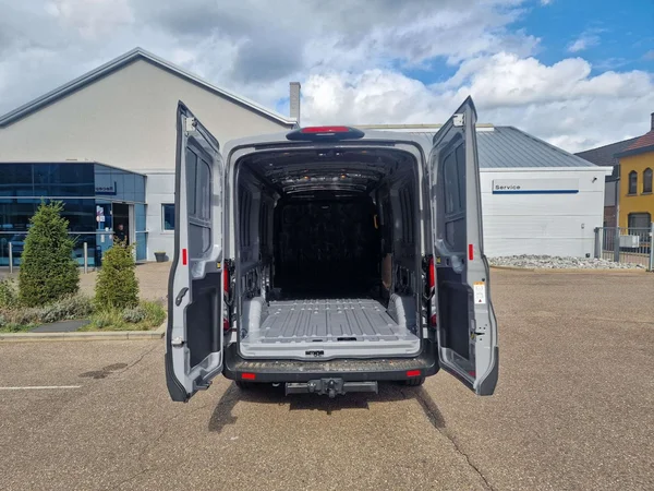 Ford Transit — foto 11 van 16