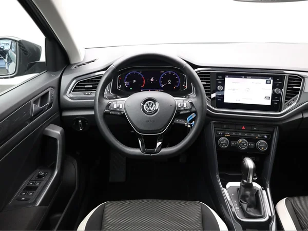 VOLKSWAGEN T-Roc (2019) — foto 5 van 23