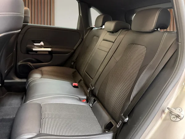 Mercedes-Benz B-180 (2019) — foto 19 van 30