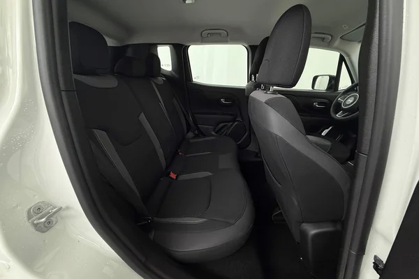 Jeep Renegade (2023) — foto 13 van 27