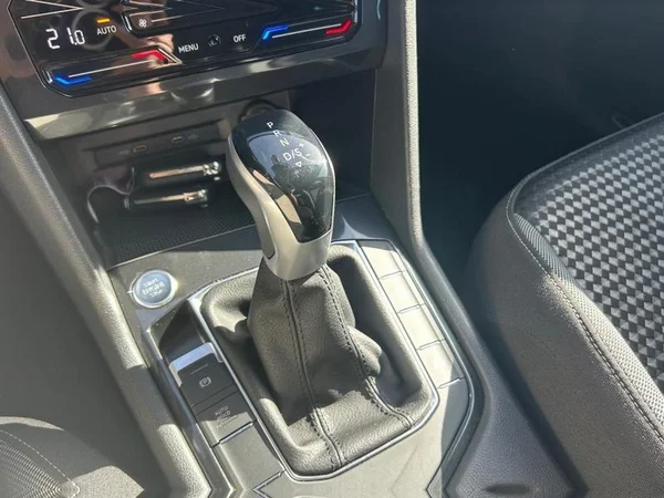 VOLKSWAGEN Tiguan Dsl (2022) — foto 16 van 31