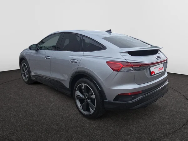 AUDI Q4 Sportback e-tron (2025) — foto 18 van 24