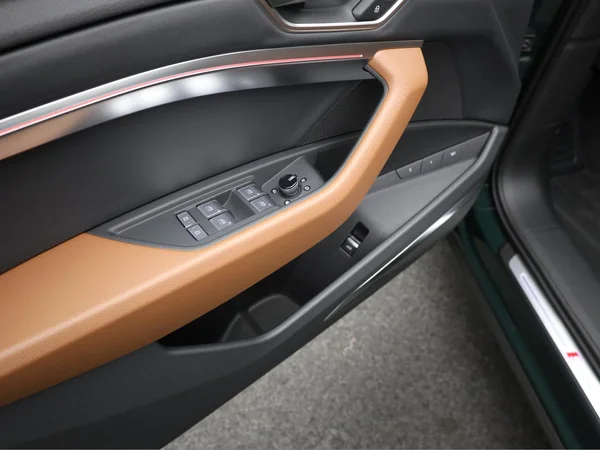 AUDI Q8 e-tron Sportback (2025) — foto 6 van 25