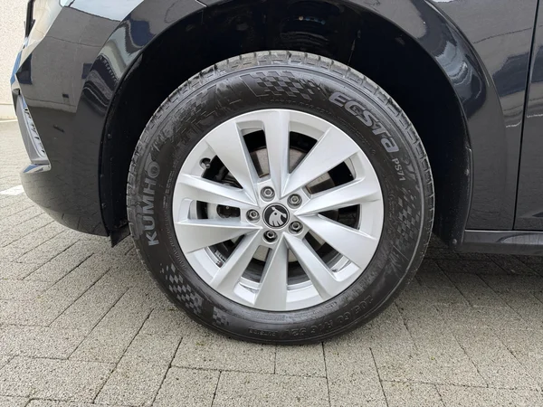 SKODA Kamiq (2025) — foto 2 van 17