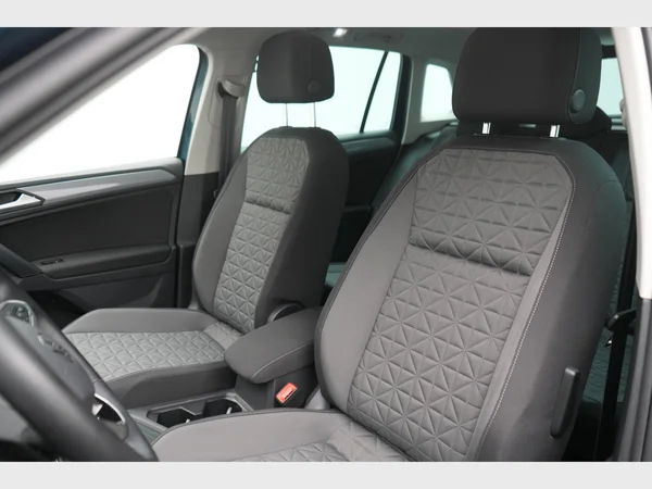 VOLKSWAGEN Tiguan eHybrid (PHEV) (2024) — foto 5 van 30