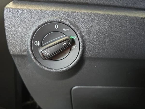 VOLKSWAGEN T-Roc (2022) — foto 19 van 29