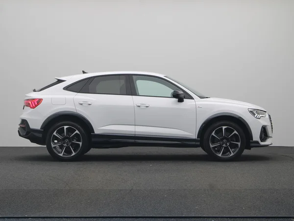 AUDI Q3 Sportback PHEV (2023) — foto 22 van 24