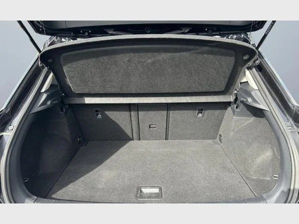 Volkswagen T-Roc (2022) — foto 21 van 29