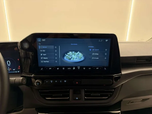 Ford Tourneo Custom — foto 10 van 24