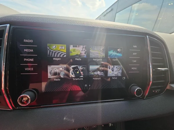 SKODA Karoq (2023) — foto 13 van 24