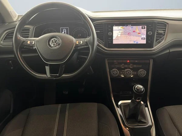VOLKSWAGEN T-Roc (2018) — foto 5 van 17