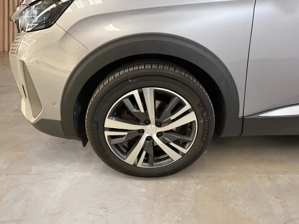Peugeot 5008 (2021) — foto 2 van 28