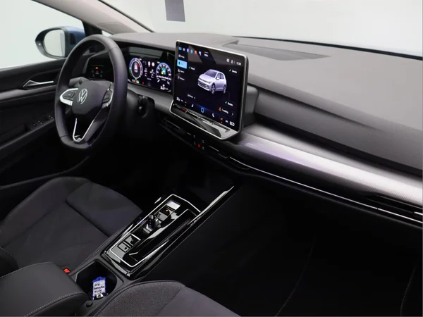 VOLKSWAGEN Golf VIII (2024) — foto 11 van 17
