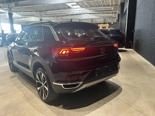 Volkswagen T-Roc (2023) — foto 14 van 20