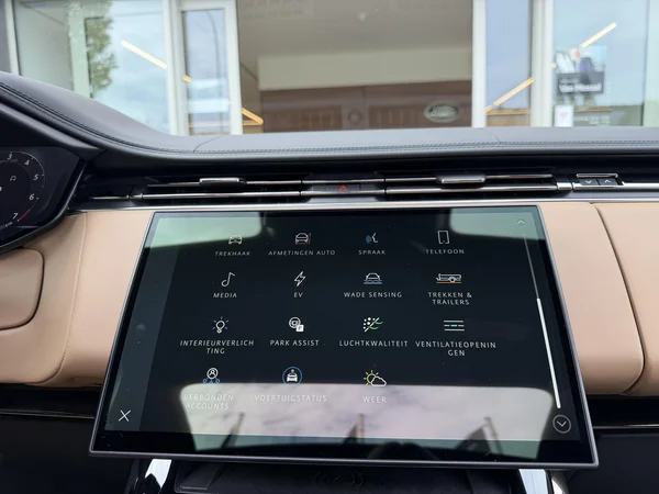 Land Rover Range Rover Sport (2023) — foto 17 van 40