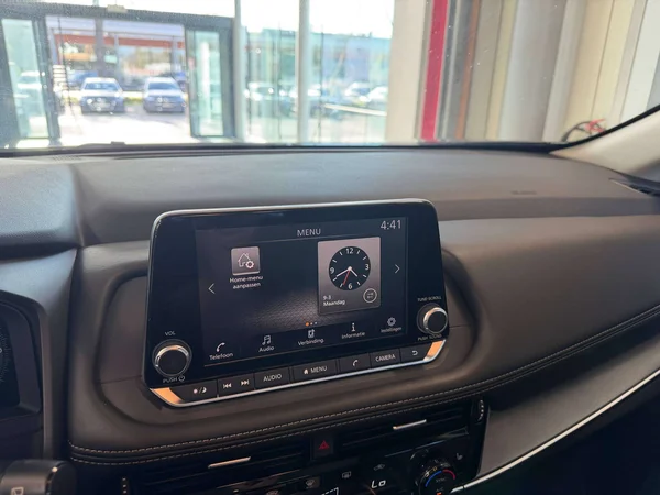 Nissan X-Trail — foto 8 van 24