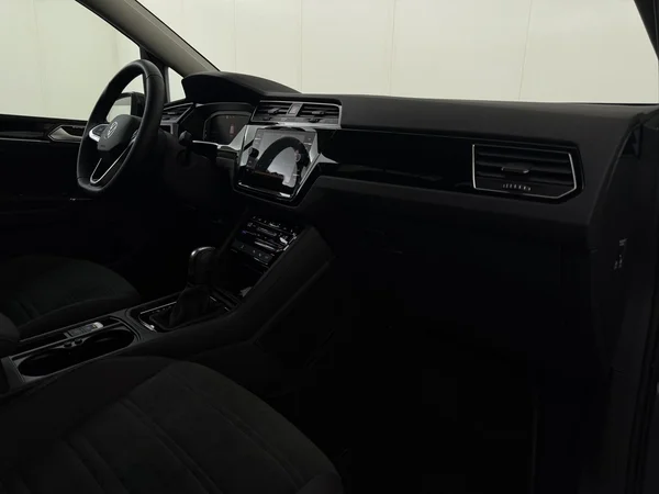 VOLKSWAGEN Touran (2025) — foto 11 van 19
