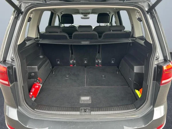 VOLKSWAGEN Touran (2020) — foto 26 van 33