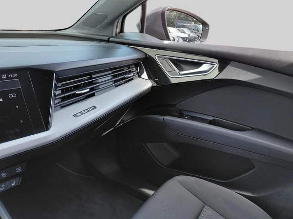 Audi Q4 e-tron (2022) — foto 13 van 31