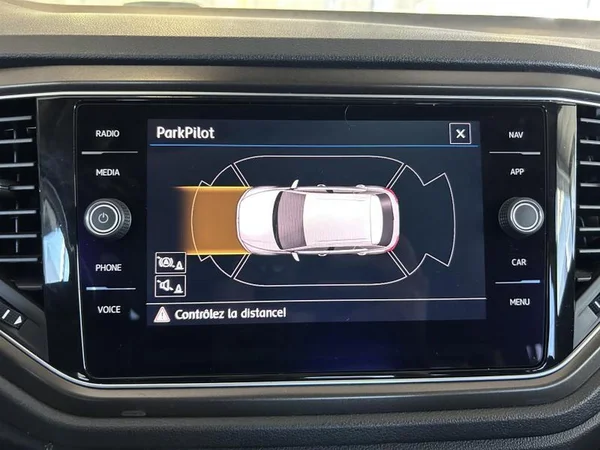 VOLKSWAGEN T-Roc (2018) — foto 11 van 34