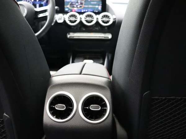 Mercedes-Benz GLA (2025) — foto 19 van 36