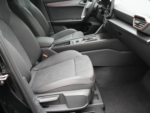 CUPRA Formentor e-Hybrid (PHEV) (2025) — foto 4 van 10