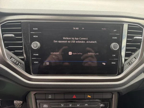 VOLKSWAGEN T-Roc (2020) — foto 5 van 21