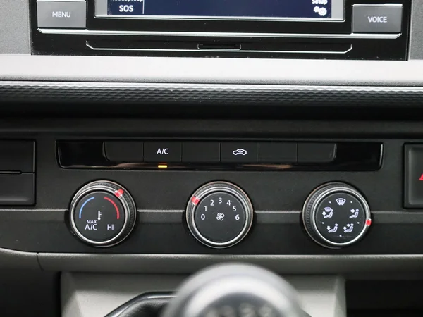 Volkswagen Transporter (2023) — foto 17 van 38