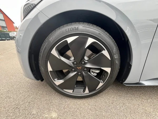 CUPRA Born (2025) — foto 10 van 24