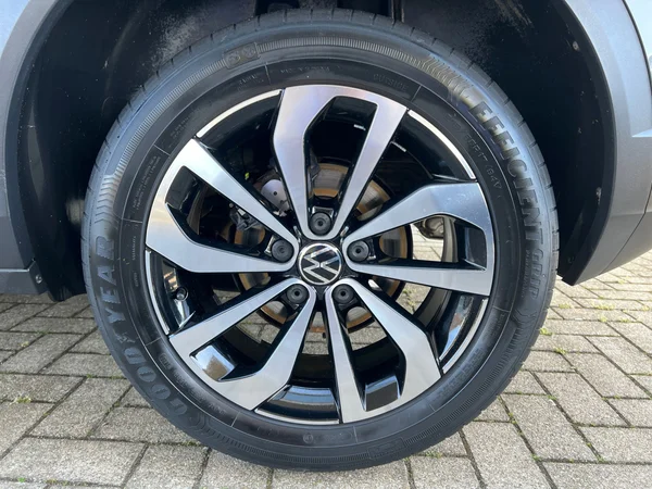 VOLKSWAGEN T-Roc (2023) — foto 17 van 24