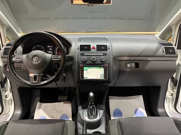 Volkswagen Touran (2015) — foto 22 van 22