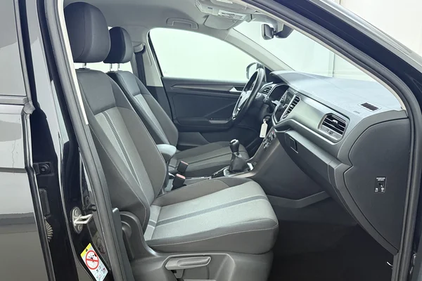 Volkswagen T-Roc (2019) — foto 19 van 21