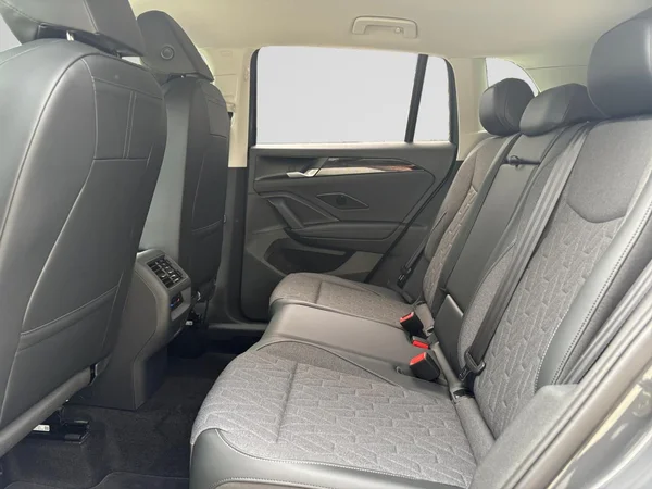 VOLKSWAGEN Tiguan (2026) — foto 10 van 24