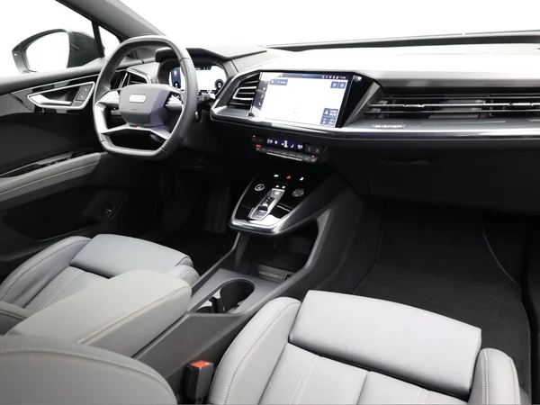 AUDI Q4 e-tron (2024) — foto 20 van 26
