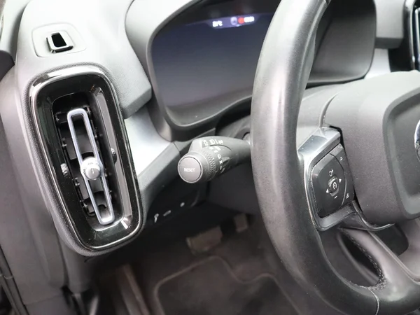 Volvo XC40 (2022) — foto 2 van 24