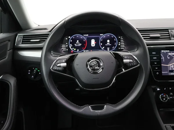 Škoda Superb (2024) — foto 3 van 34