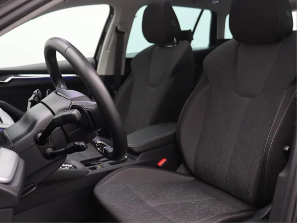 SKODA Octavia Combi PHEV (2024) — foto 12 van 15