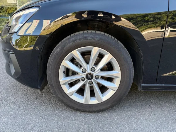 AUDI A3 Sportback (2023) — foto 7 van 17