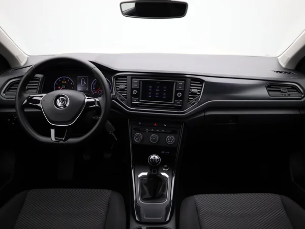 VOLKSWAGEN T-Roc (2019) — foto 13 van 17